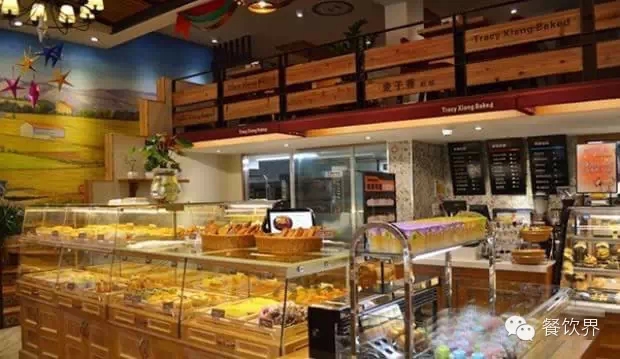 連鎖烘焙店擴大堂食進軍“輕餐飲”，元素跨界成趨勢！