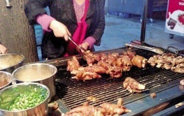 【案例】大學(xué)生“豬蹄哥”從地攤起步，一年賣出30萬只豬