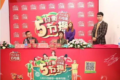贊氣質(zhì)！“加班”&“心儀女”，康師傅打鹵面北京Orz鄭女王|餐飲界