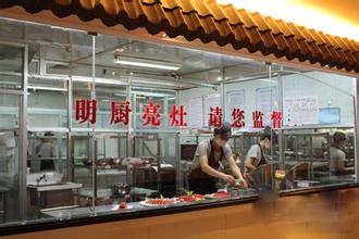 繼亮灶后再亮生產(chǎn)線，餐企生產(chǎn)過(guò)程有望接受市民網(wǎng)上監(jiān)督