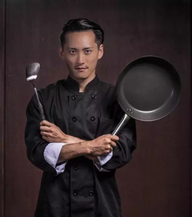 明明可以靠臉吃飯，卻做了豬手外賣，月流水做到20