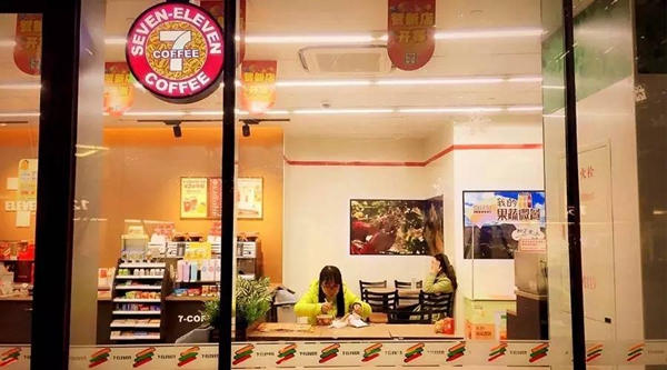 便利店紛紛跨界玩起餐飲，對餐飲企業(yè)是福還是禍？