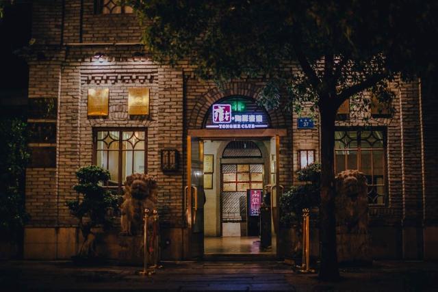 跨界做餐飲，單店日均流水43萬(wàn)，已經(jīng)火爆了四年|餐飲界