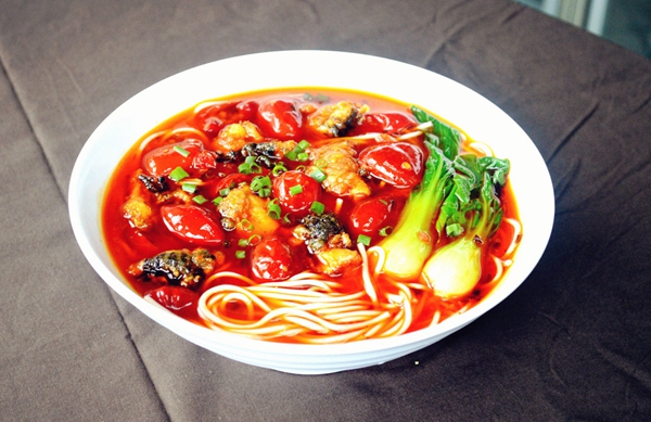 多家小面館員工稱幾月未領(lǐng)工資，重慶小面不賺錢了？|餐飲界