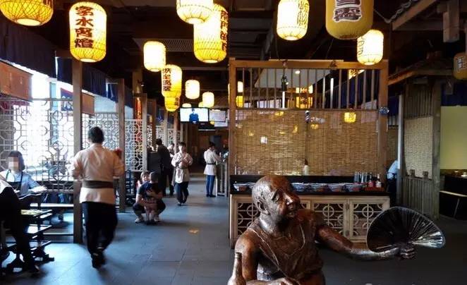 街邊店VS購(gòu)物中心，火鍋品牌的玩法大不同!來(lái)看它們?cè)趺醋?