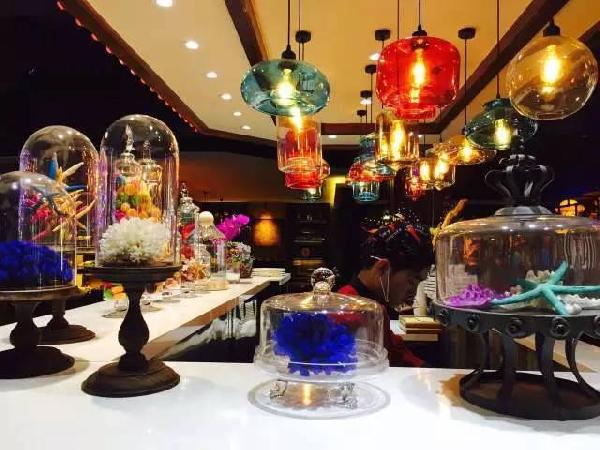 市場追捧“小奇特”，這家餐廳為啥偏要“大多全”？
