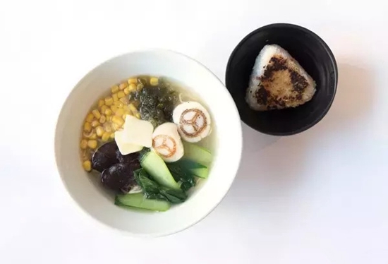 奔馳干起了餐飲，網(wǎng)友評價(jià)是這樣的……