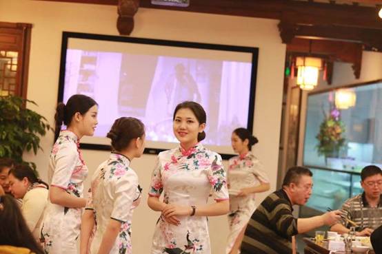 1個(gè)月火爆整個(gè)重慶，這家重慶火鍋店到底做了啥?