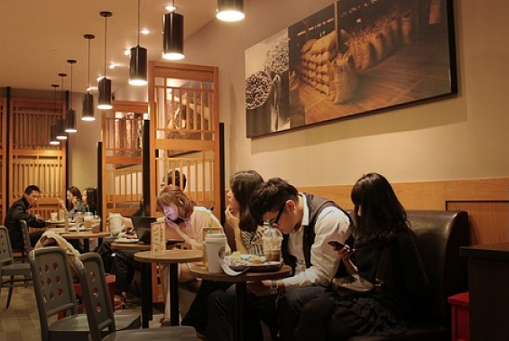 光中國同店銷售就增了 7%，星巴克重申全球開 12000 家新店的小目標