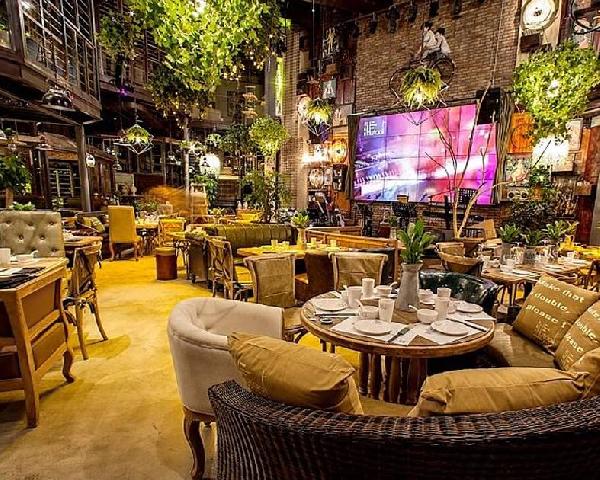 開便利店、書店、花店、家具店……餐飲老板開始跨界！