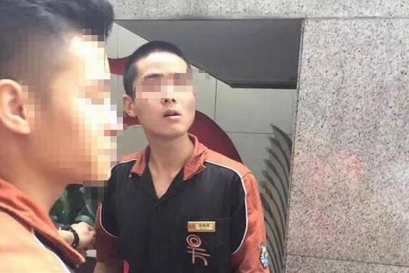 顧客催拿餐牌被服務(wù)員打？餐廳做到這樣才不會被投訴