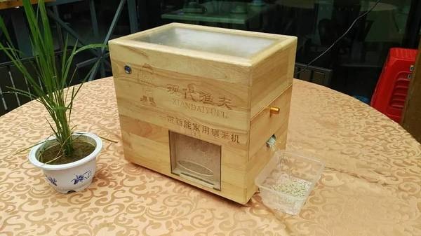 這家粥店竟然把碾米機(jī)搬上了餐桌！并成功吸引了美女網(wǎng)紅關(guān)注！