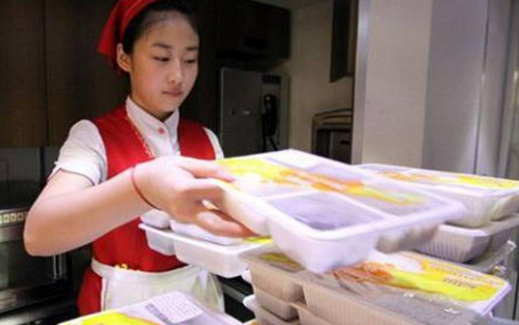 高鐵上可以訂外賣了！肯德基、麥當(dāng)勞、真功夫們率先“上車”！