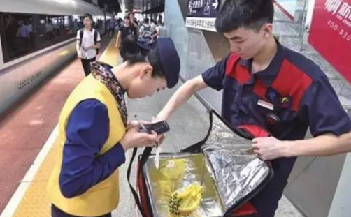 不爭(zhēng)外賣競(jìng)價(jià)排名，利用這種操作，吸引了10多萬(wàn)的忠實(shí)粉絲