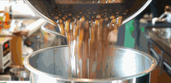 一杯奶茶=8罐紅牛！你們愛喝的COCO、貢茶等暢銷奶茶，還敢喝嗎？
