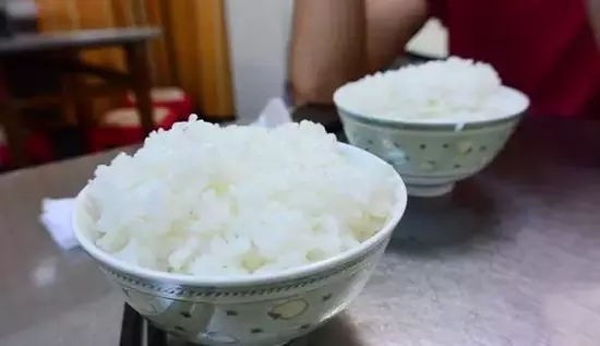 網(wǎng)上瘋傳1杯酸奶=2罐可樂 你以后還敢喝嗎？|餐飲界
