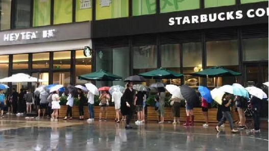 帝都開業(yè)首日排隊排到星巴克門口！喜茶離成為“巨頭”還有多遠(yuǎn)？