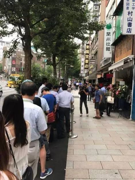 100塊一碗的蘭州拉面竟在日本排長隊，中國餐飲人該如何走出去？ | 深思