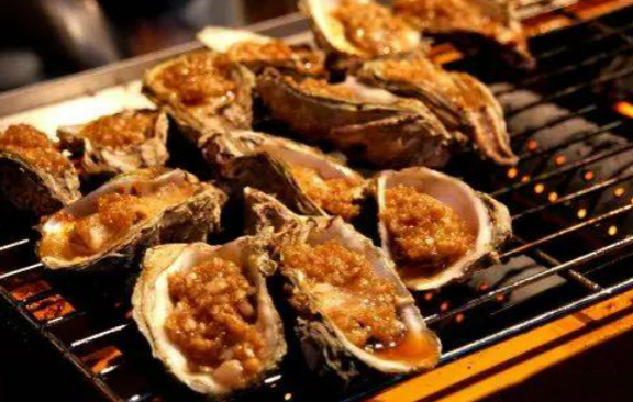 5000元開(kāi)店賣生蠔，燒烤小伙2年成酒店集團(tuán)老總！秘訣就7個(gè)字！！
