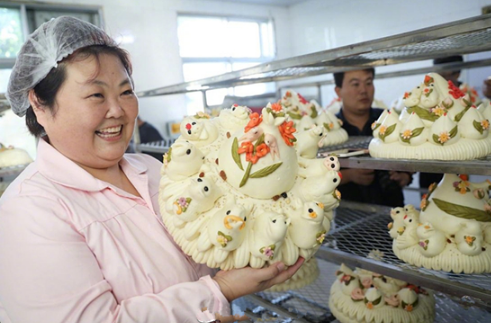 大媽賣饅頭3年 年銷1000萬元，網(wǎng)友：我該賣燒餅還是賣饅頭？
