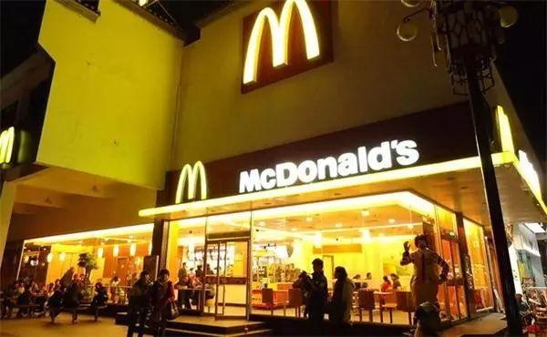 麥當勞的簡餐化套路，學晚了被甩幾條街！