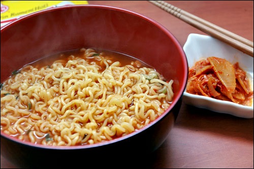 外賣終結(jié)方便面？ 專家稱方便面可轉(zhuǎn)向休閑食品