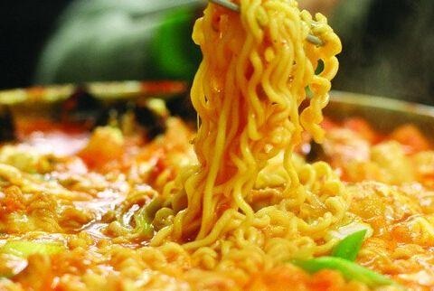 泡面三年少賣80億包，康師傅用什么打退外賣的進(jìn)攻？