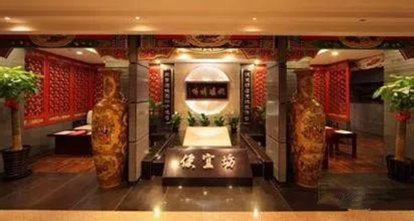 同樣都是做鴨，成名600年的烤鴨鼻祖，竟這樣被全聚德?lián)屃孙L頭？