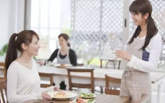 打動顧客的8條攻心計，優(yōu)秀的餐廳服務(wù)員都在用！