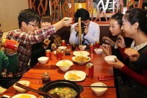 客流劇增、人員混亂，春節(jié)要怎么值班才能讓顧客滿(mǎn)意，讓自己多賺？