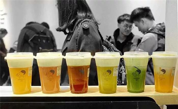 進(jìn)商場、做營銷、拉投資......“喜茶們”真的很忙！|餐飲界