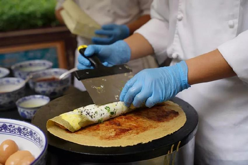 煎餅馃子出標(biāo)準(zhǔn)，薄餅直徑不小于38cm！網(wǎng)友：以后還能加辣條么？
