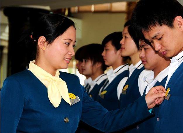 “小女孩”是做不好領(lǐng)班的！如何做一個(gè)優(yōu)秀的餐廳領(lǐng)班？