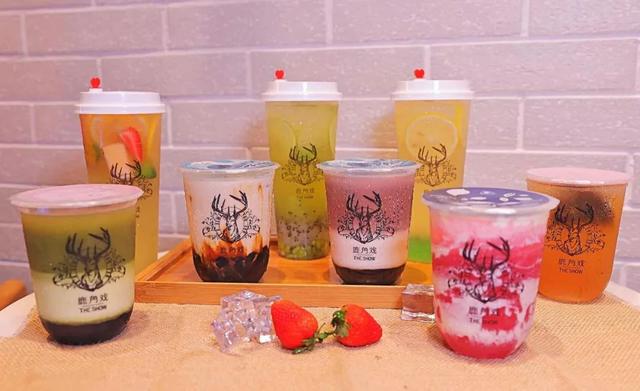 鹿角戲更名傳因資本注入，茶飲品牌緣何受資本青睞？｜餐見