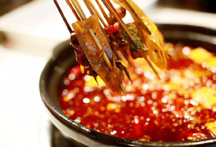 一串難求， 京城最火串串香，單店日賣(mài)2萬(wàn)串