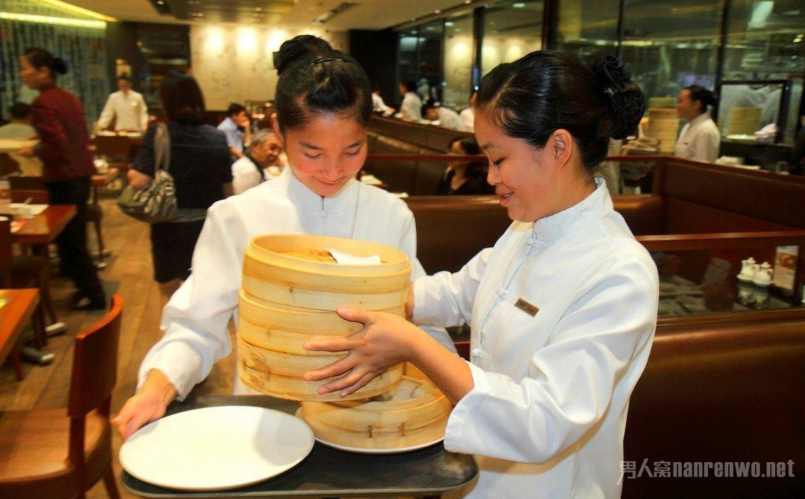 16歲女孩飯店打工20天，結算工資時卻欠老板195元|餐飲界