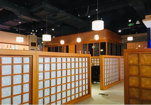 在競(jìng)爭(zhēng)激烈的日料紅?！耙倭⒉坏埂?，這家日料老店做對(duì)了什么？