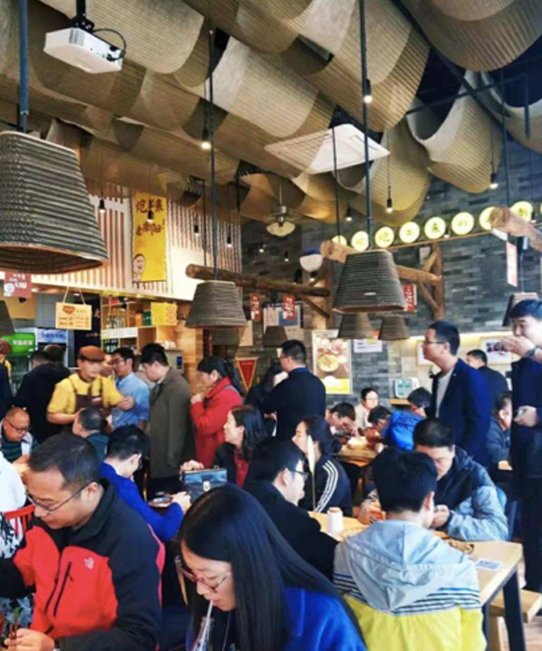 100多平的店面日收1.5萬(wàn)，翻座達(dá)6次以上，憑什么？