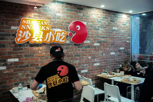 紐約這家中國(guó)小吃開(kāi)業(yè)第一天3小時(shí)就售罄 味道正得很！|餐飲界