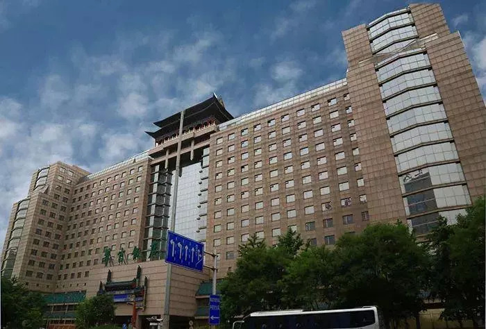 京東買下翠宮飯店辦公用？透過高端飯店的衰落看餐飲 | 餐見
