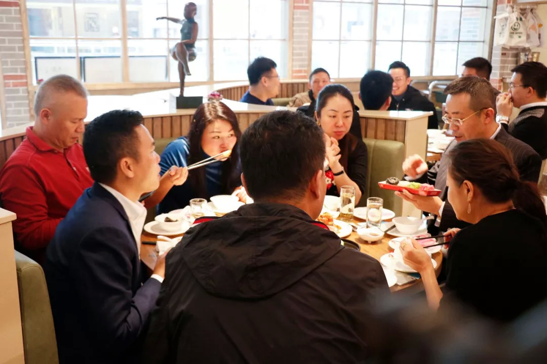 我們研究了100家餐廳：發(fā)現(xiàn)生意好的都有20個(gè)特征！