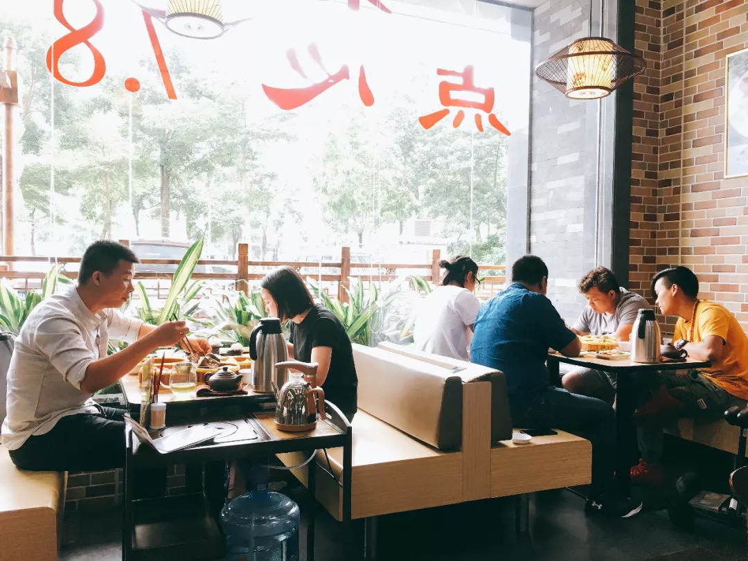 星巴克、西貝、呷哺呷哺……　大牌來了！社區(qū)餐飲正在逆襲？