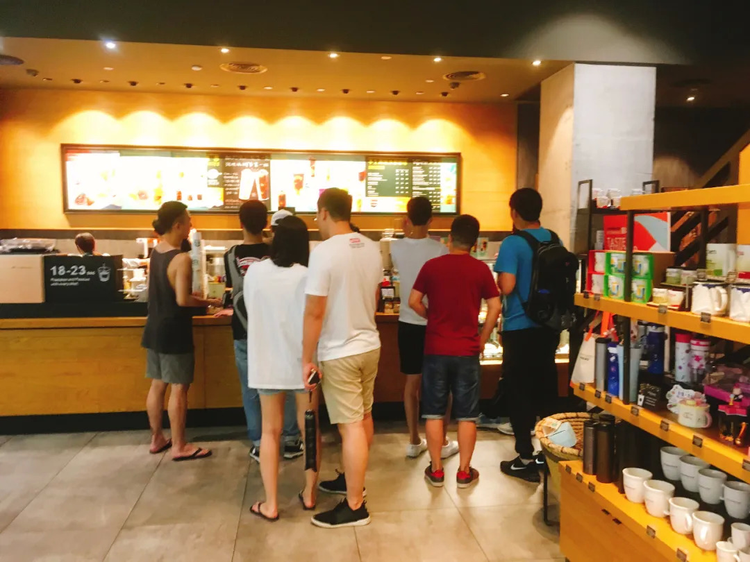 茶、咖不分家！喜茶與星巴克的成功有何共性？｜餐見|餐飲界