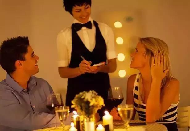 顧客要退菜，看4個(gè)不同服務(wù)員如何處理！