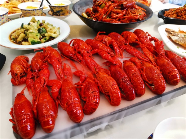 單場直播破20萬，抖音武漢美食人氣榜第1名，這家小龍蝦店是如何做到的？