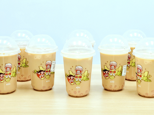 新老品牌聯(lián)手送出夏日甜蜜！元?dú)馍致?lián)名KFC推蜜瓜味乳茶
