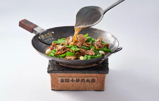 一盤辣椒炒肉，能撐起費(fèi)大廚的“出湘記”嗎？