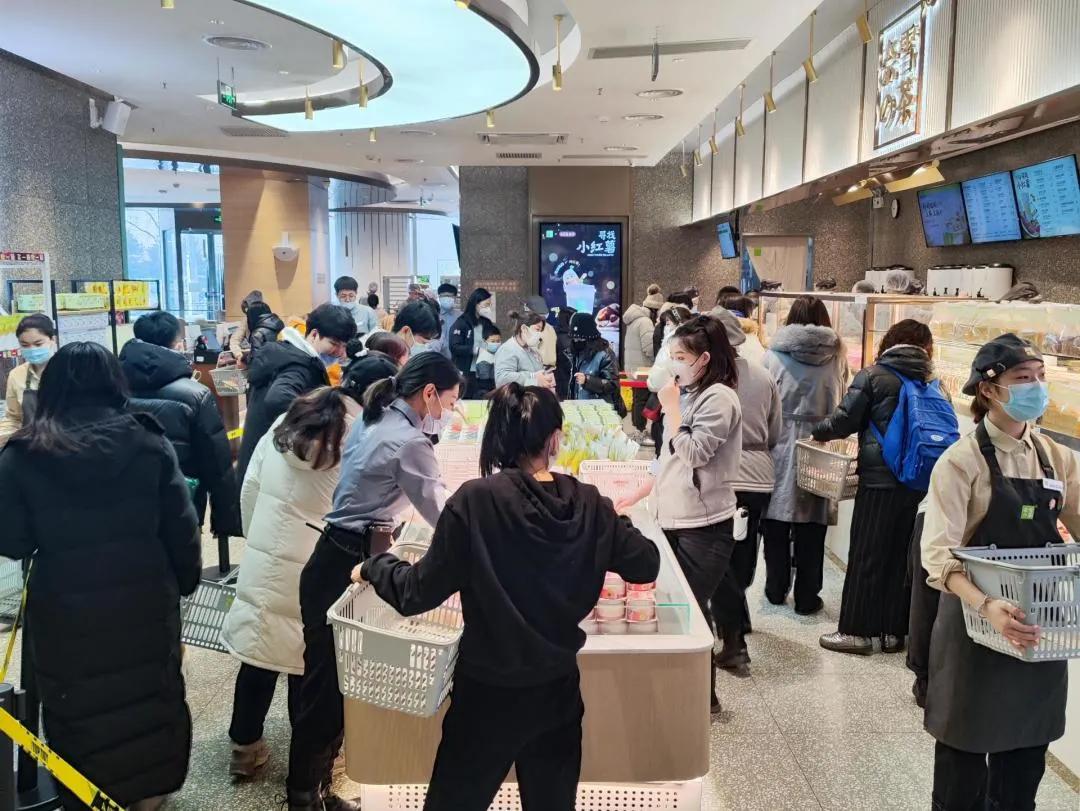 奈雪哈爾濱單店日營收40萬刷新紀(jì)錄，店員開工喜提獎金萬余元