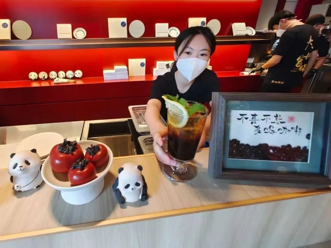 老字號(hào)布鞋內(nèi)聯(lián)升做咖啡，跨界咖啡這么卷了嗎？|餐飲界
