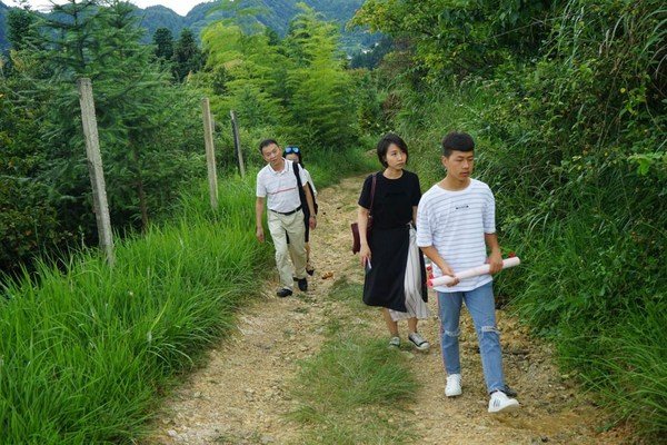29年教學(xué)，9年公益，他以身作則，改變了無數(shù)山區(qū)孩子的人生